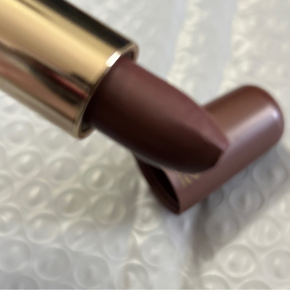 Prestige Cosmetics Lipstick damaged - Picture 3 of 10
